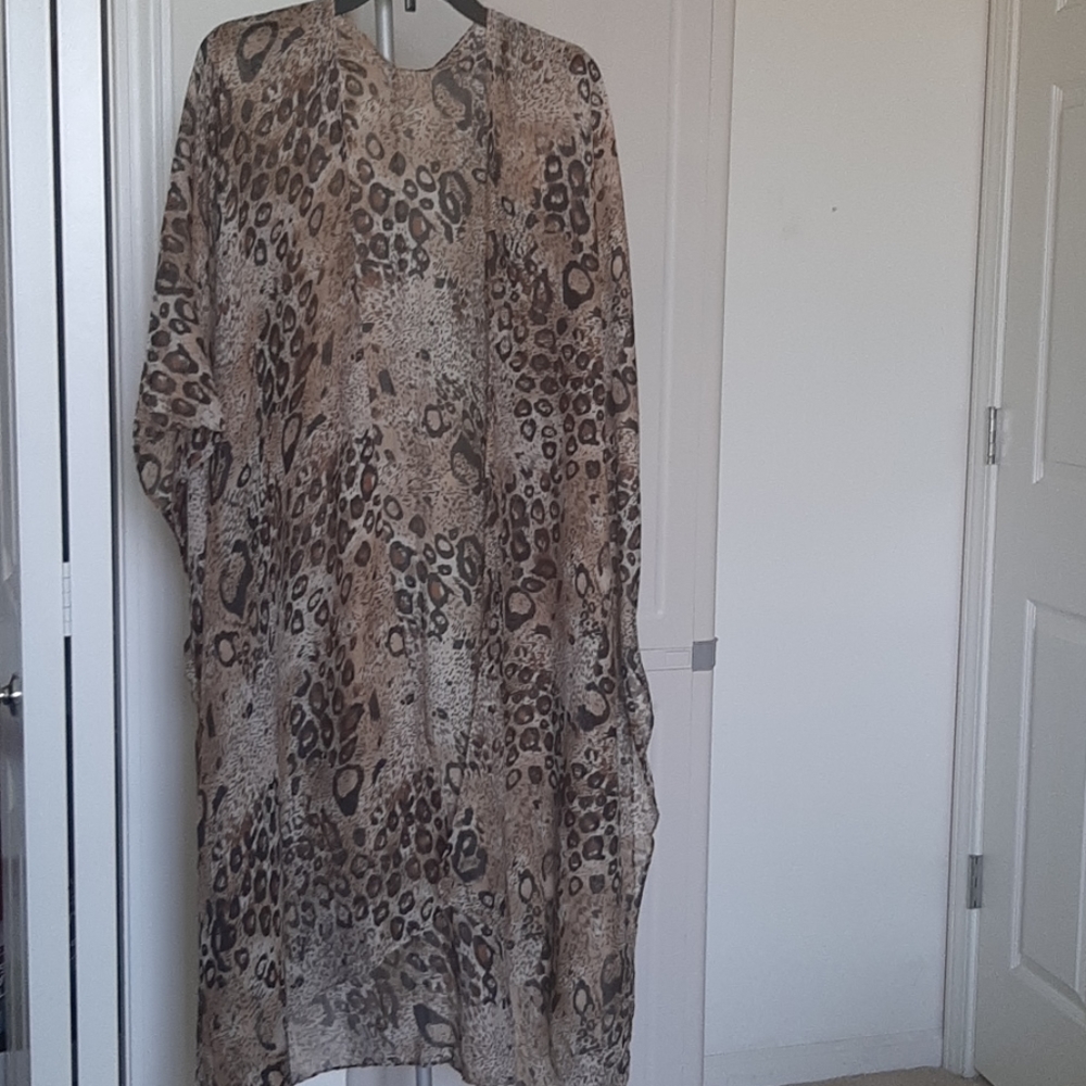 Women cover up Kimono new with tag